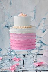 Picture of Striped wedding cake raw