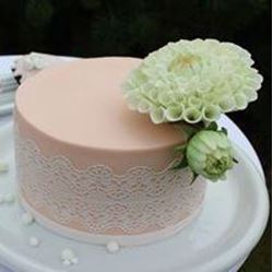 Picture of Small cake with flower