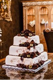 Picture of Wedding cake with chocolate roses