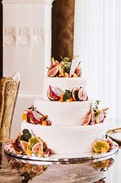 Picture of Wedding cake with tropical fruit