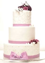 Picture of Wedding cake with butterflies and lila roses