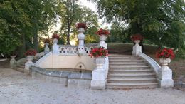 Picture of Small hill with view of the chateau