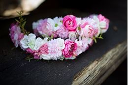 Picture of Bigger wreath in the hair