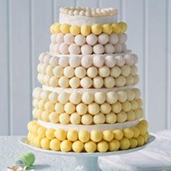 Picture of Wedding raw cake with little balls