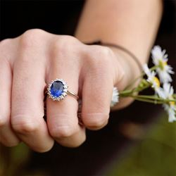 Picture of Engagement ring Megan Tanzanit